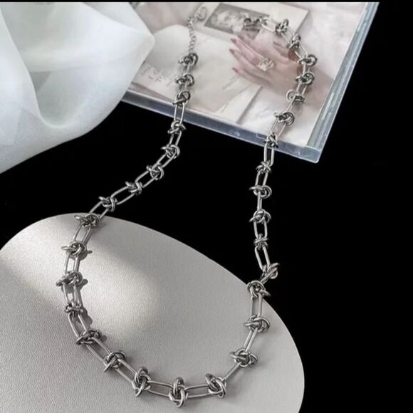 Fashion Knot Chain Twisted Silver Necklace - Picture 3 of 4
